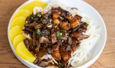 5 Makanan Korea Hits 2024 yang Sering Muncul pada Drakor