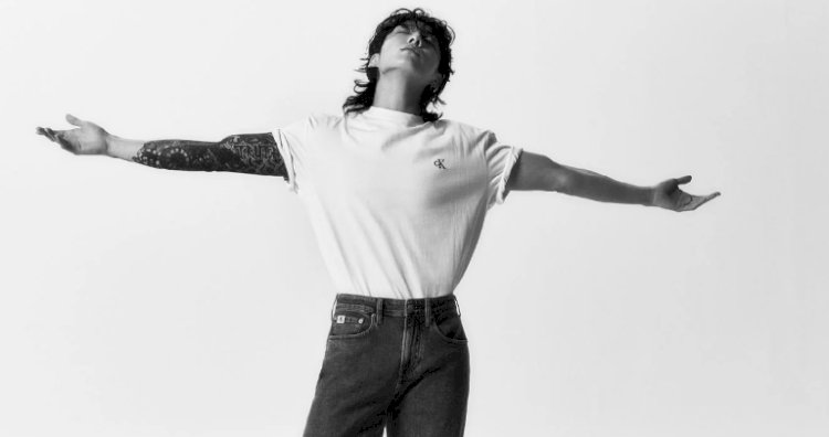 Netizen Kritik Calvin Klein Karena Editan Jungkook BTS yang Berlebihan
